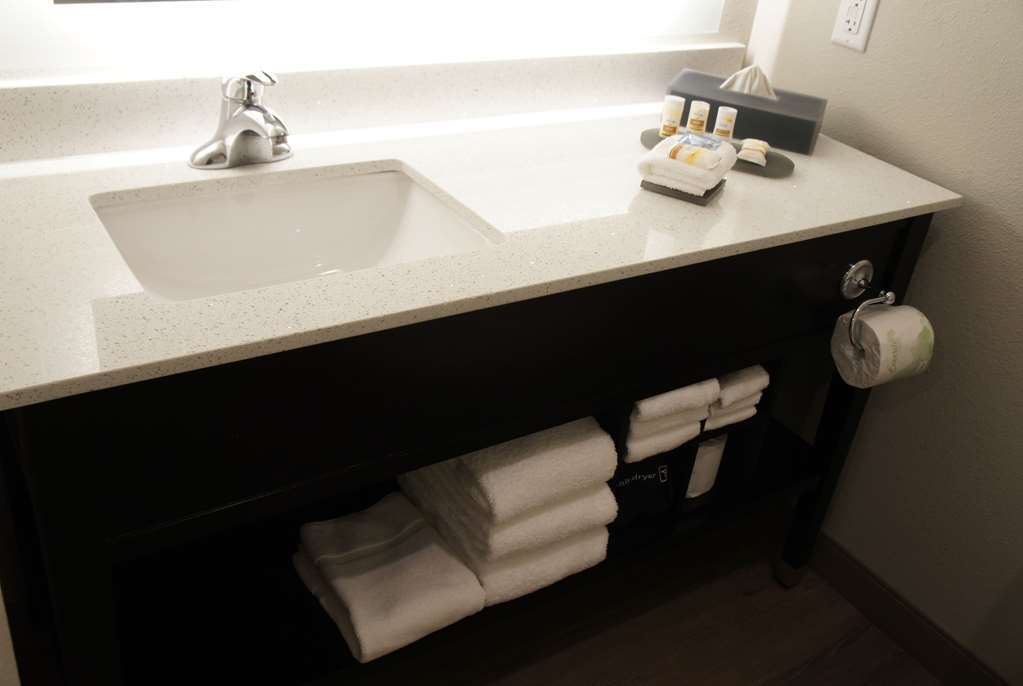 La Quinta Inn & Suites By Wyndham Kansas City Beacon Hill Room photo